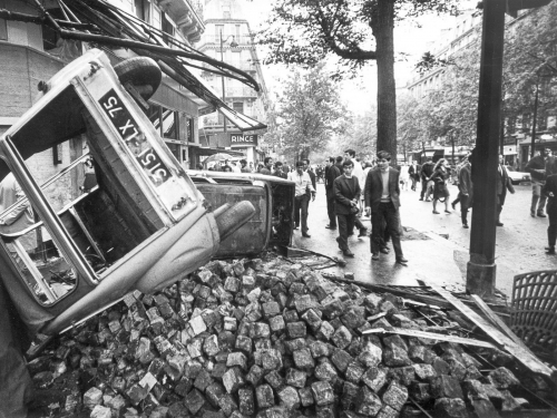 mai-68-barricades-saintmichel-paris.jpg